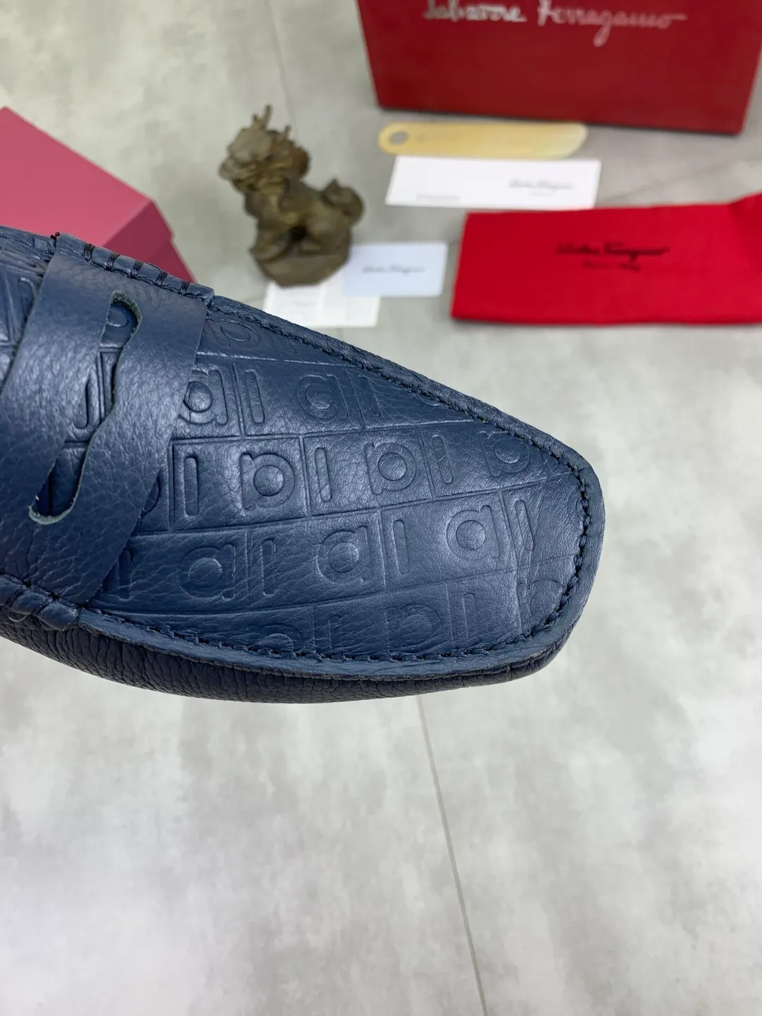 Men's shoes 💰P542 New model, high quality [Ferragamo/Ferragamo] Latest lazy slip-on shoes Original imported calfskin, imported cowhide lining + original luxury metal buckle + original combination outsole Comparison without pressure Code number: 38-45